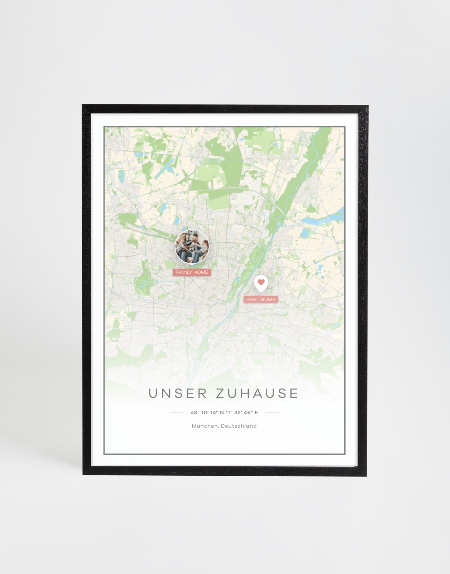 Personalisierbare Stadtkarte mit farbiger Darstellung, zwei markierten Orten und individuellen Beschriftungen – gestaltet als emotionale Erinnerung an ein gemeinsames Zuhause.
